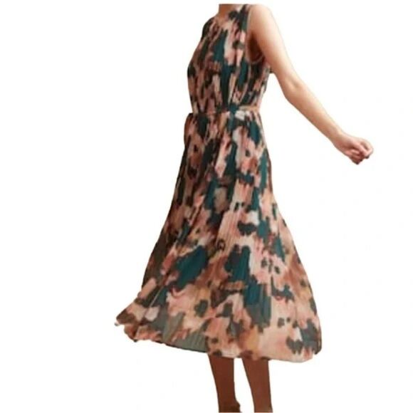 Banana Republic Dresses & Skirts - NWT Banana Republic pleated sleeveless crew neck midi dress tie waist L